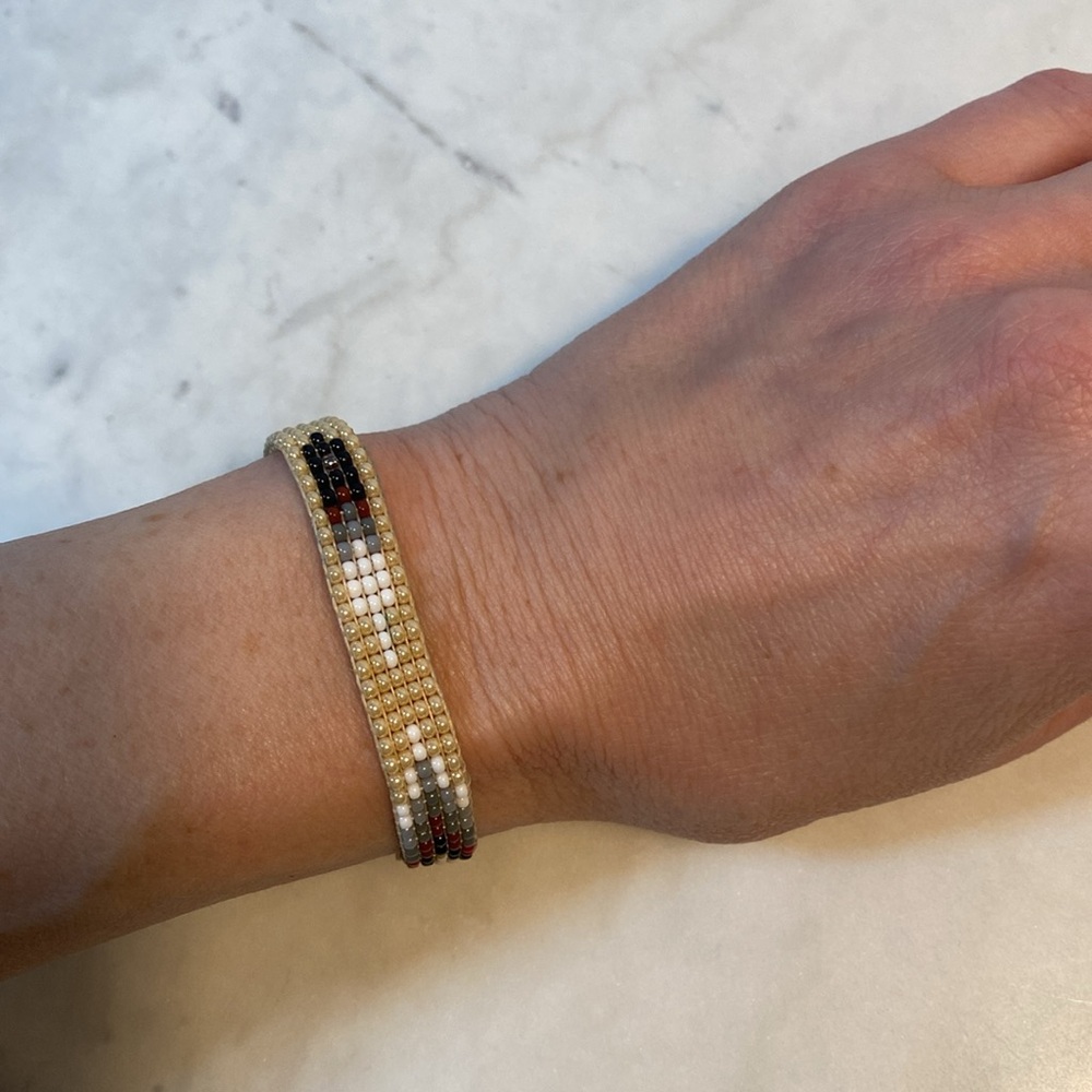 Two Indigenous Beaded Bracelets - Picture 4 of 9